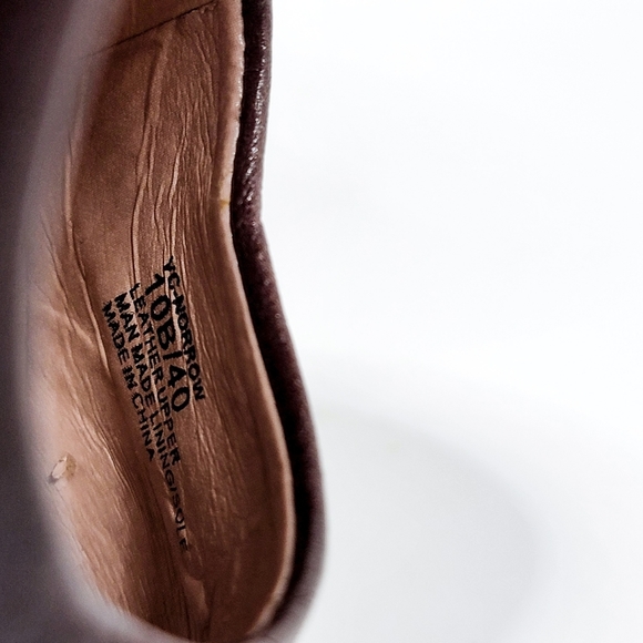 Vince Camuto VC-Norrow "Dark Wood" Embossed Leather Heels - Picture 8 of 9